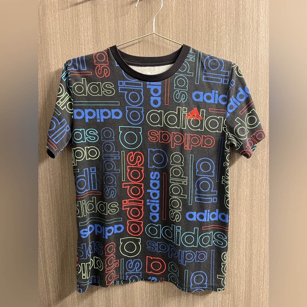 Adidas Boys Tee size M